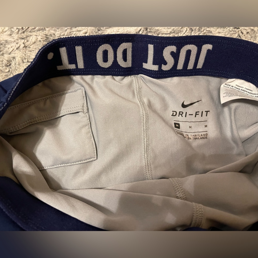 Nike running shorts - Picture 3 of 3